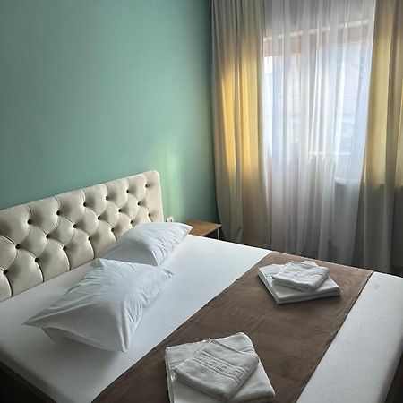 Freedom&Relax Hotel Бузау Екстериор снимка