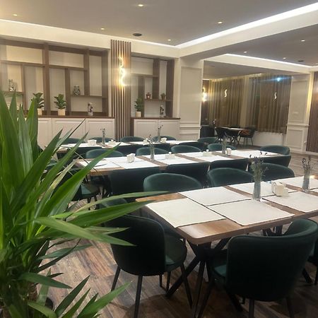Freedom&Relax Hotel Бузау Екстериор снимка