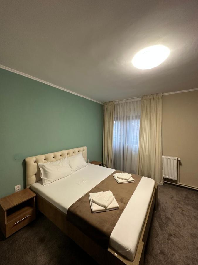 Freedom&Relax Hotel Бузау Екстериор снимка