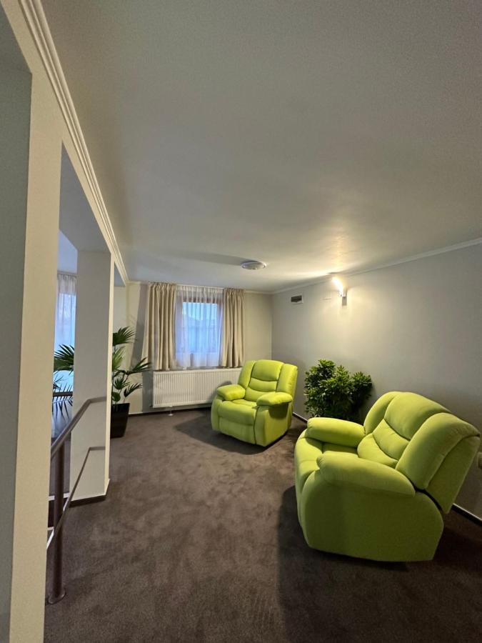Freedom&Relax Hotel Бузау Екстериор снимка