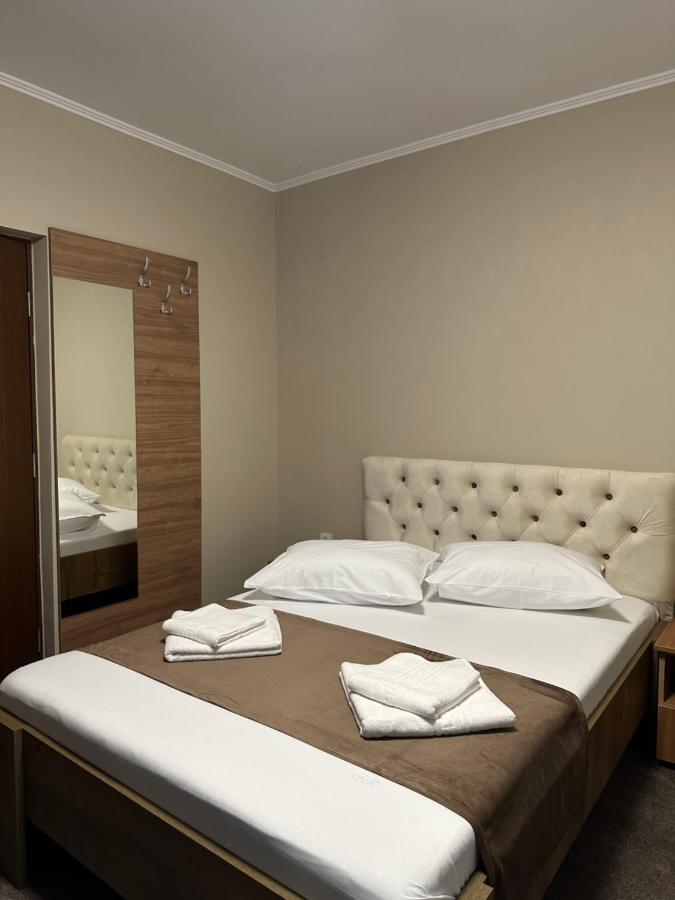 Freedom&Relax Hotel Бузау Екстериор снимка
