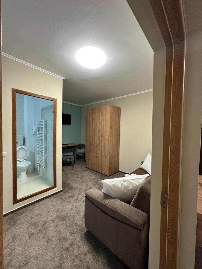 Freedom&Relax Hotel Бузау Екстериор снимка