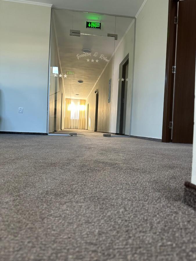 Freedom&Relax Hotel Бузау Екстериор снимка