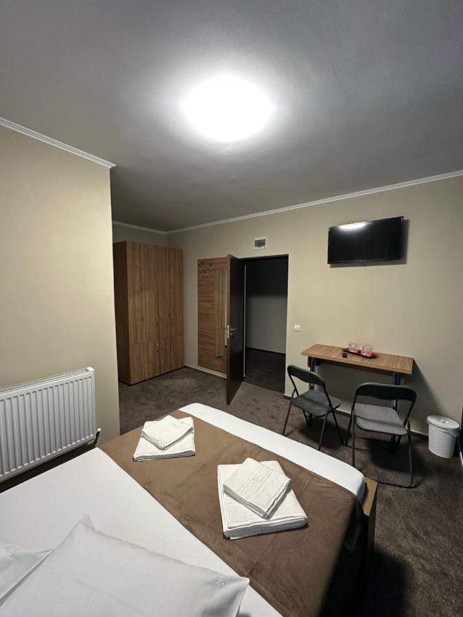 Freedom&Relax Hotel Бузау Екстериор снимка
