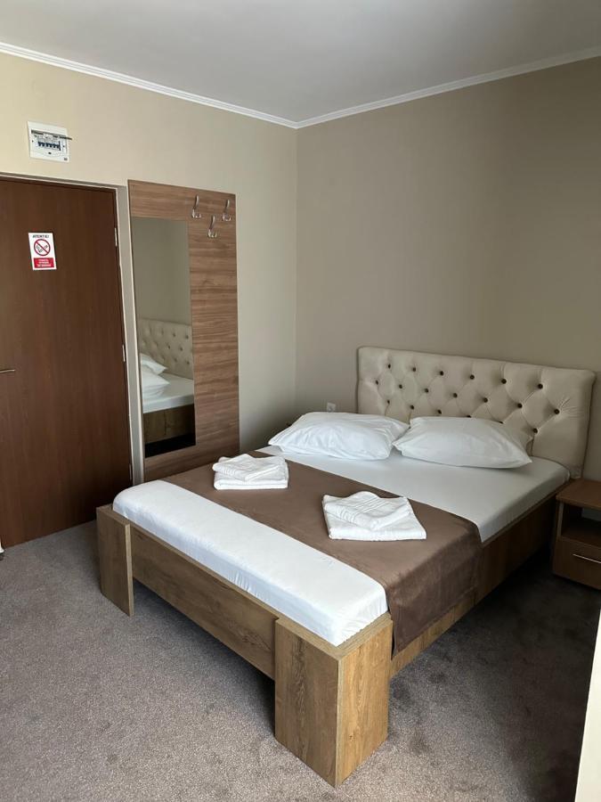 Freedom&Relax Hotel Бузау Екстериор снимка