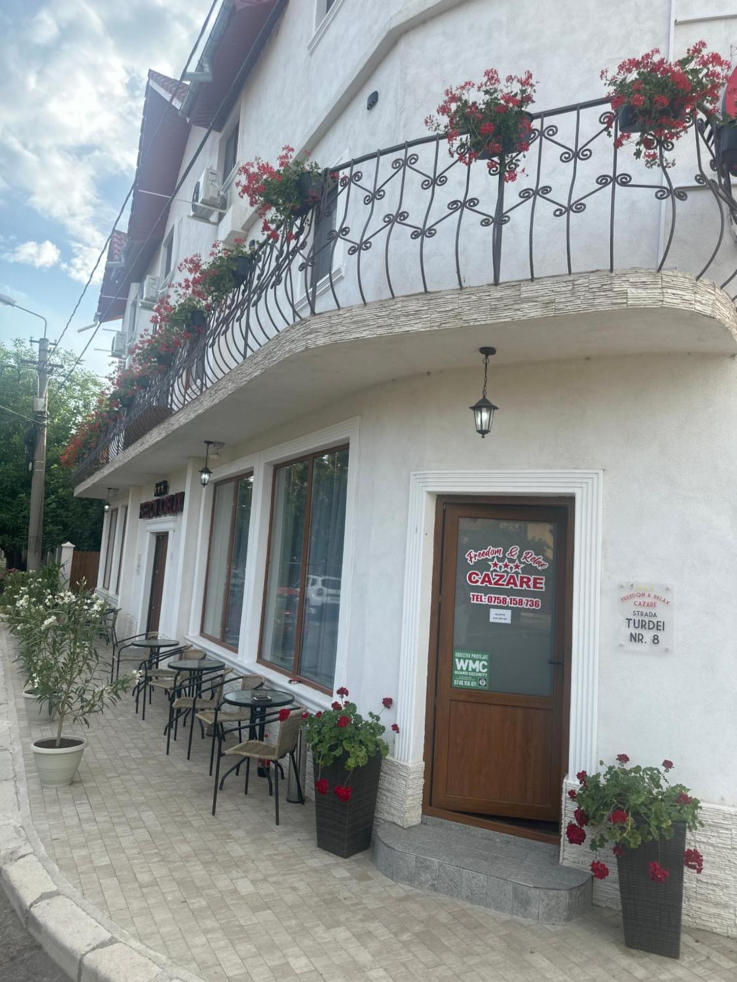 Freedom&Relax Hotel Бузау Екстериор снимка