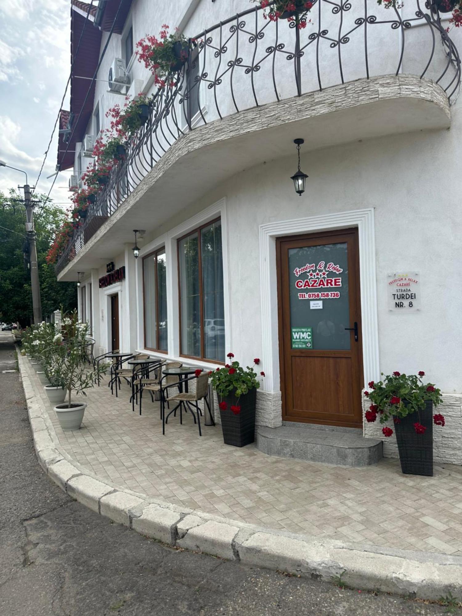 Freedom&Relax Hotel Бузау Екстериор снимка