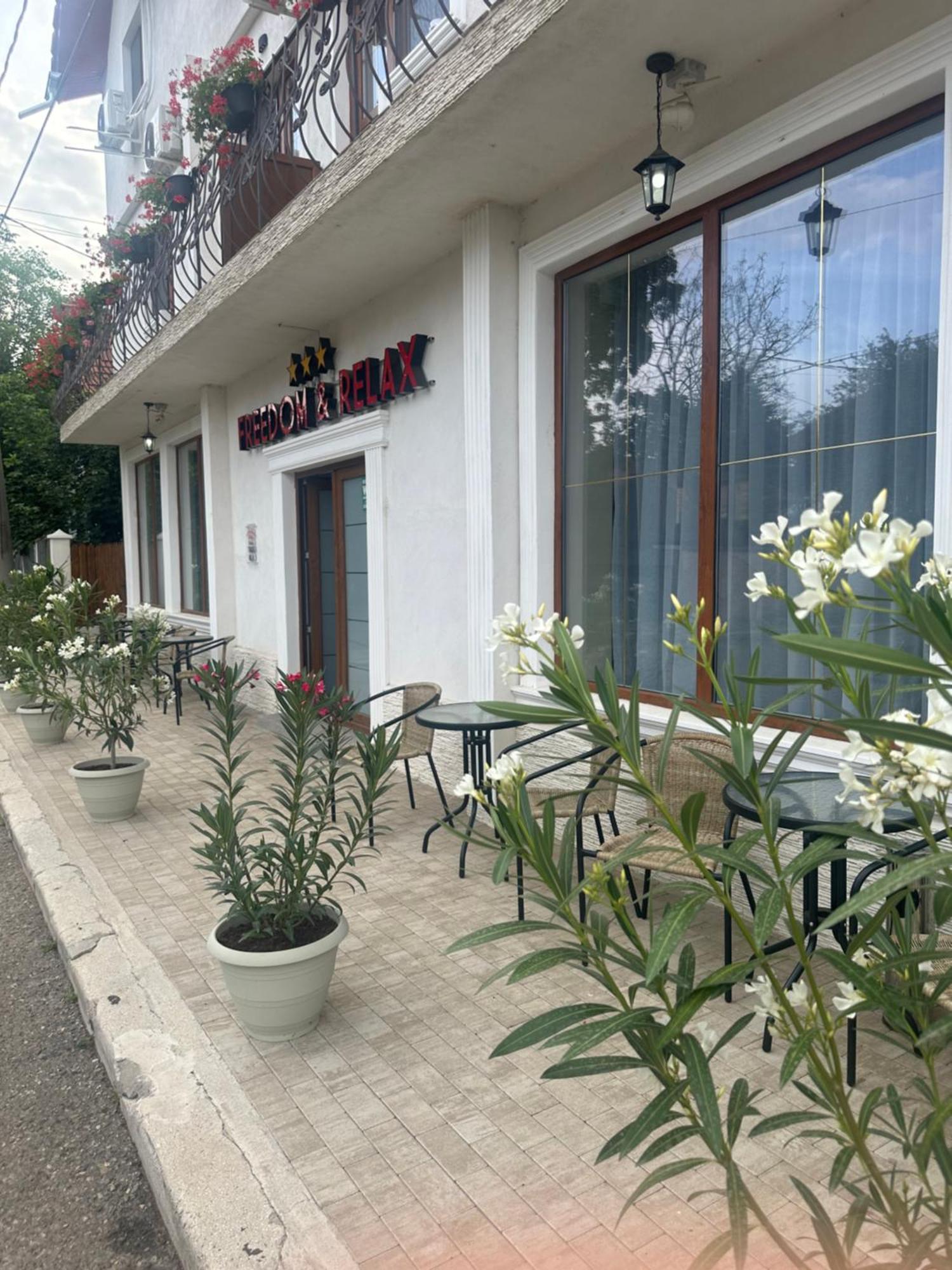 Freedom&Relax Hotel Бузау Екстериор снимка
