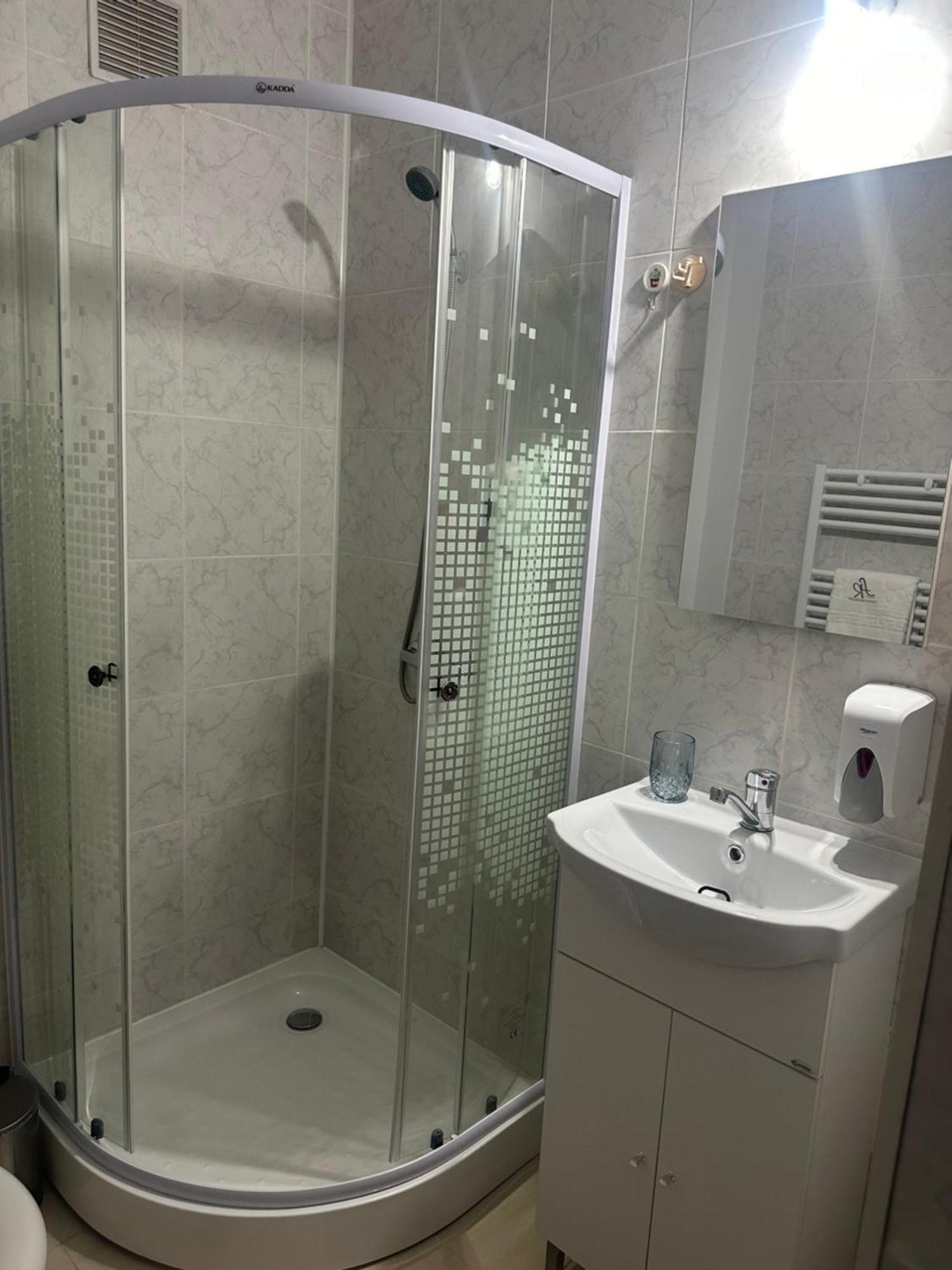 Freedom&Relax Hotel Бузау Екстериор снимка
