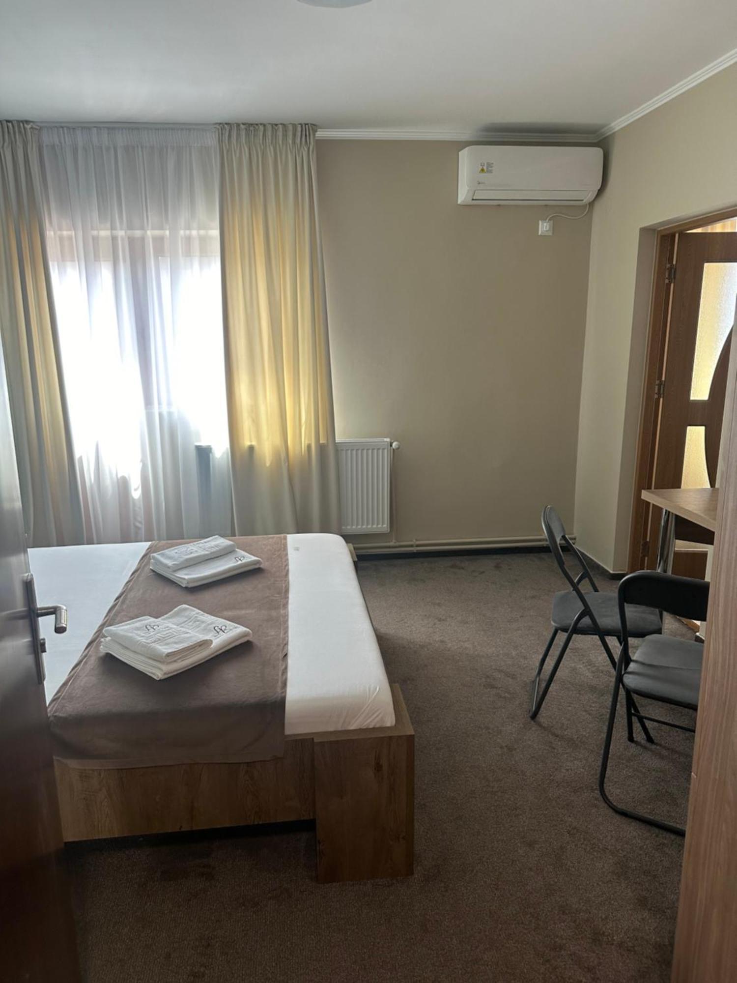 Freedom&Relax Hotel Бузау Екстериор снимка