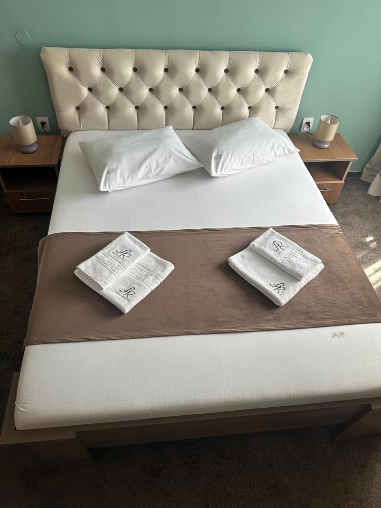 Freedom&Relax Hotel Бузау Екстериор снимка