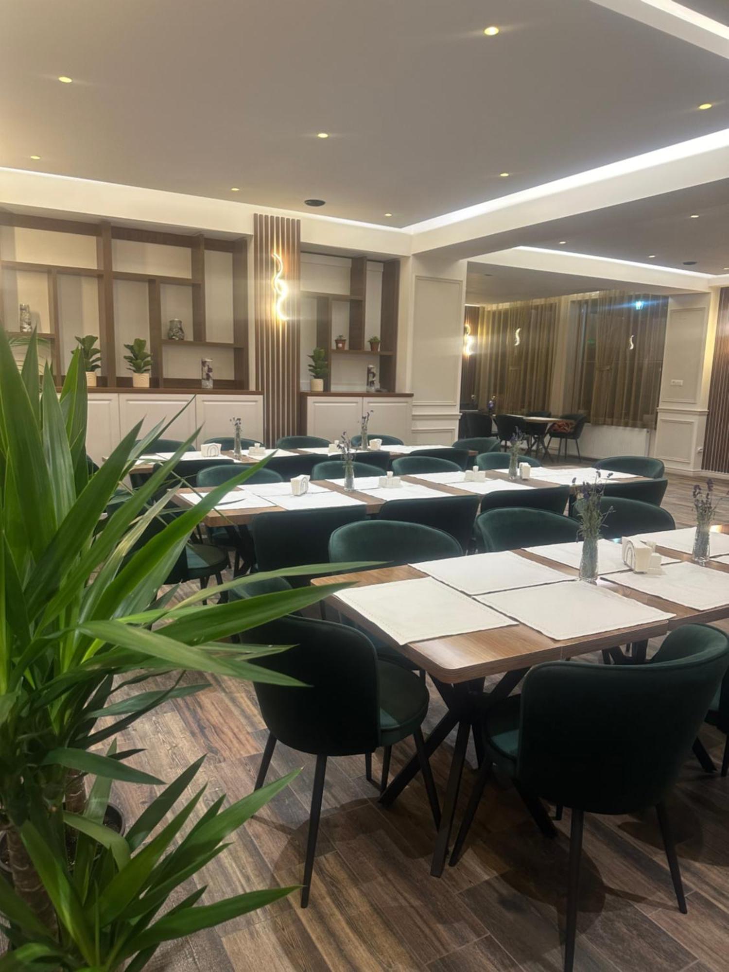 Freedom&Relax Hotel Бузау Екстериор снимка