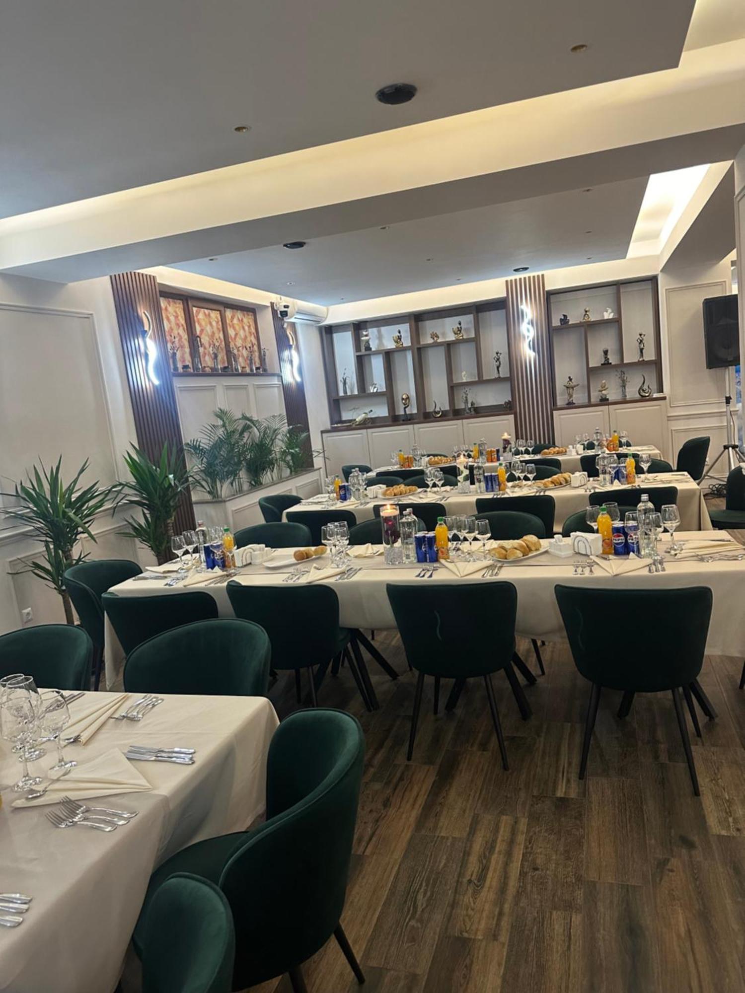 Freedom&Relax Hotel Бузау Екстериор снимка