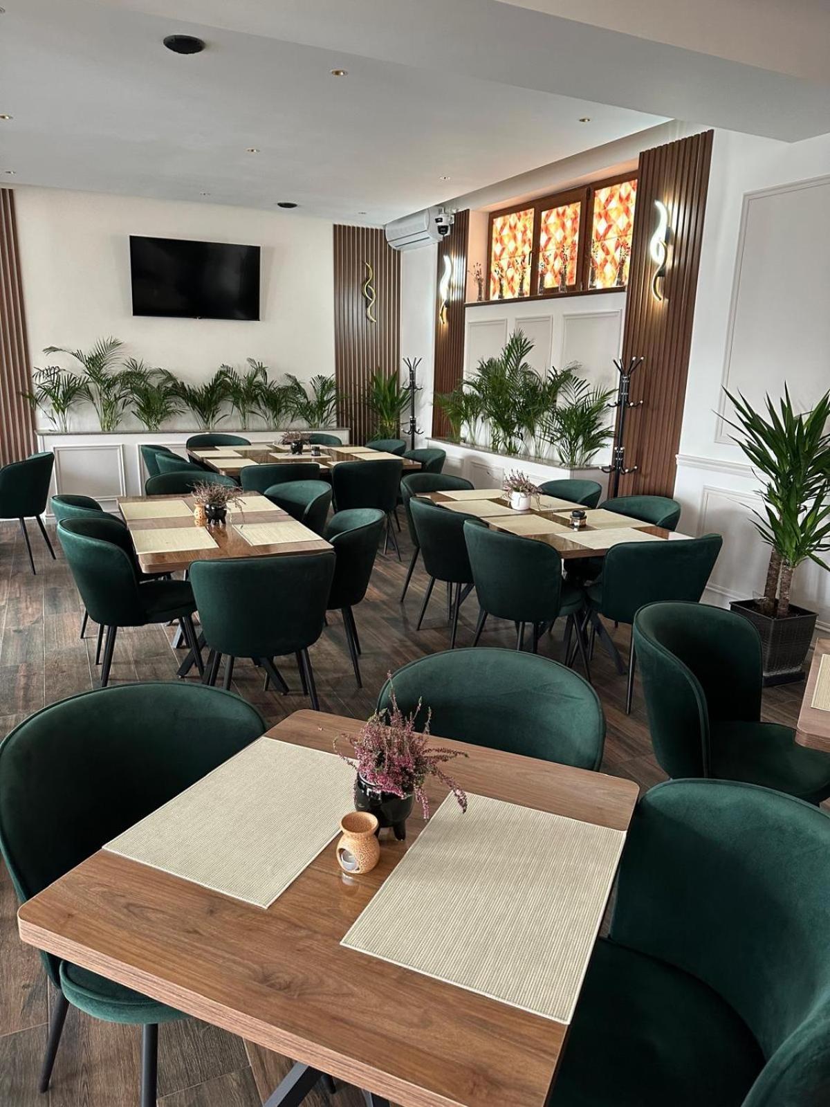 Freedom&Relax Hotel Бузау Екстериор снимка