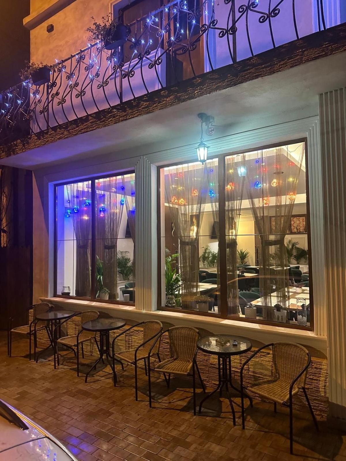 Freedom&Relax Hotel Бузау Екстериор снимка